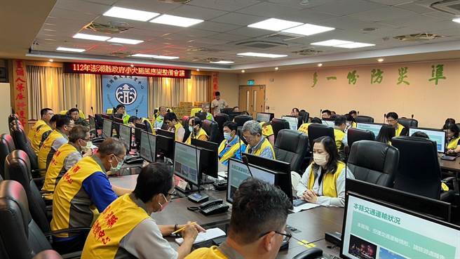 澎县长陈光復下午主持颱风整备会议。（澎湖县政府提供／许逸民澎湖传真）