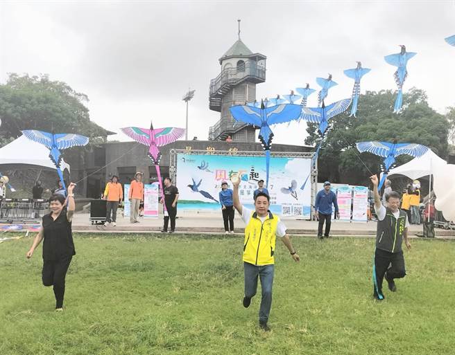 停辦3年的北海岸國際風箏節，將於10月7日在新北市石門區白沙灣復辦登場，今年特色風箏為「台灣藍鵲」作為主題。（蔡亞樺攝）