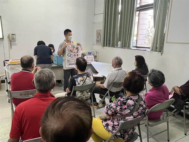 南投县2天来累计约1万2000人完成接种公费流感疫苗，施打率较去年同期增加13％。（南投县卫生局提供／杨静茹南投传真）