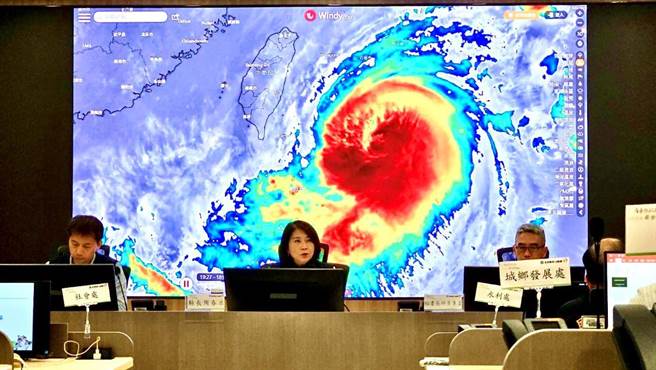 明揚4勇消公祭延期，周春米親吐決策原因。（屏縣府提供）