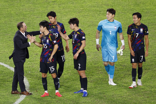 南韓足球代表隊1日在杭州亞運上場比賽。（路透）