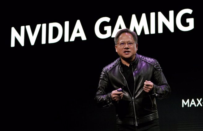 黄仁勋担任CEO的NVIDIA辉达本有特供晶片A-800卖给中国大陆，美科技禁令若收紧，也恐将被禁。（示意图／路透社）