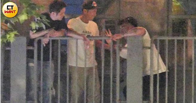 郭泓志边讲还边做动作，笑果十足。（图／本刊摄影组）