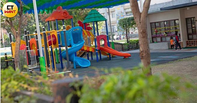  家长怒指，幼儿园与堆放动物排遗的花圃仅有一墙之隔，幼儿吃饭、上课、睡觉，几乎与「堆肥」为伍。（示意图／非当事幼儿园，CTWANT资料照）