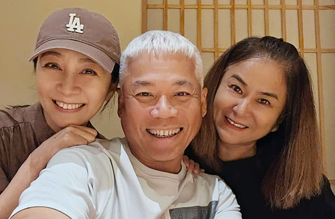 方文琳、巫启贤、裘海正合体。（图／翻摄自方文琳脸书）