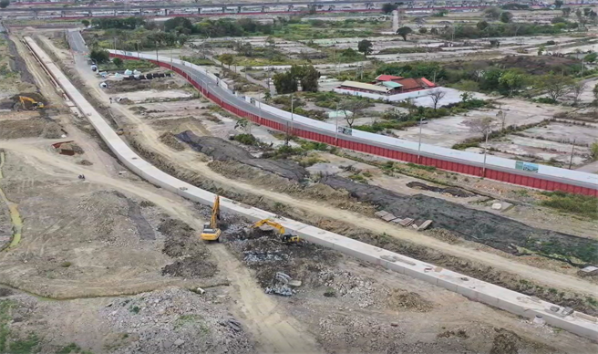 新泰塭仔圳市地重划案将在年底展现初步成果，首条30米计画道路领航路将在年底完工通车。（地政局提供）