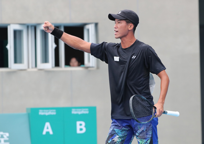 軟網選手張祐菘力助中華隊晉級杭州亞運男團金牌戰。（鄭任南攝）