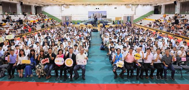 新北市语文竞赛共有5869位各校好手参与角逐，经歷12场区、市赛决选出各类组第一名共224人，11月将代表至高雄参与全国语文竞赛。（新北市教育局提供）