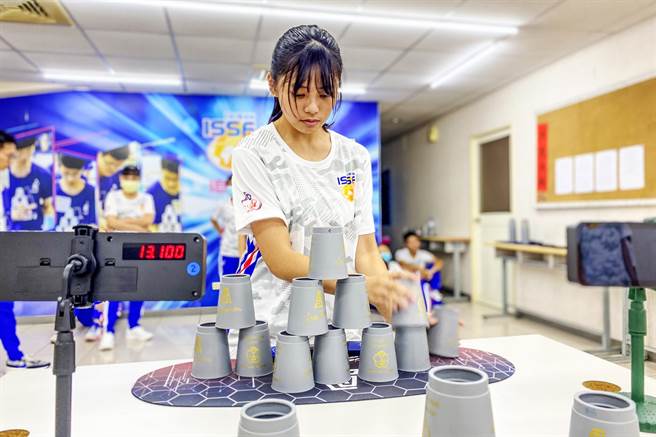 ISSF台灣競技疊杯代表隊6日赴韓參賽，被稱為「疊杯公主」的黃宥寧，被視為世界總冠軍的大熱門。（台灣疊杯運動聯盟提供／羅浚濱新竹傳真）