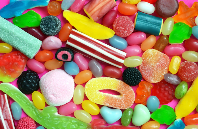 牙买加教育部长今天表示，超过60名小学生因食用一种强效的彩虹大麻软糖，导致呕吐、产生幻觉而住院治疗。（示意图/shutterstock）