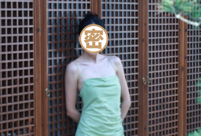 鄂靖文曾演出周星驰电影《新喜剧之王》。（图／鄂靖文微博）