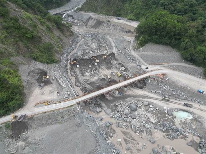 小犬颱风触陆， 台20线勤和至復兴路段不排除晚间10时后封闭。（公路总局甲仙工务段提供／林雅惠高雄传真）