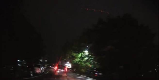 ▲基隆市警察局第四分局中山派出所员警于4日凌晨发现1台自小客车形迹可疑，鸣笛示意受检却加速逃逸，警方一路跟追，后嫌犯不熟地形自撞路边车辆遭逮。（基隆市警察局提供／徐佑升基隆传真）