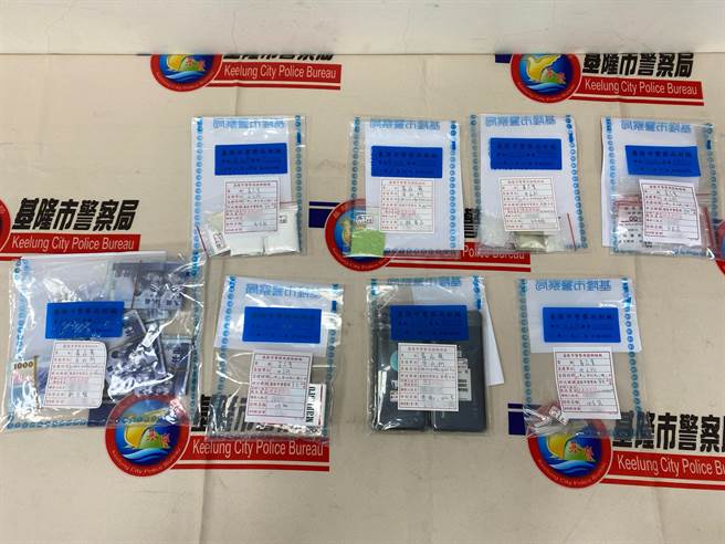 ▲基隆市警察局第四分局中山派出所员警于4日凌晨发现一台自小客车形迹可疑跟追逮人。图为车内起出各级毒品近50余克，市价约20万元，以及另搜出之20多万元现金。（基隆市警察局提供／徐佑升基隆传真）