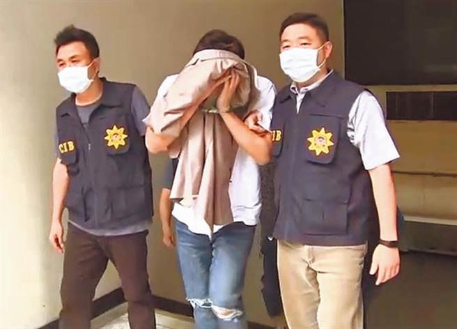 前男子团体「可米小子」创始成员张耀文，在担任华硕採购部副理期间，收受厂商回扣遭检警逮捕。（中时资料照／翻摄照片／林郁平台北传真）