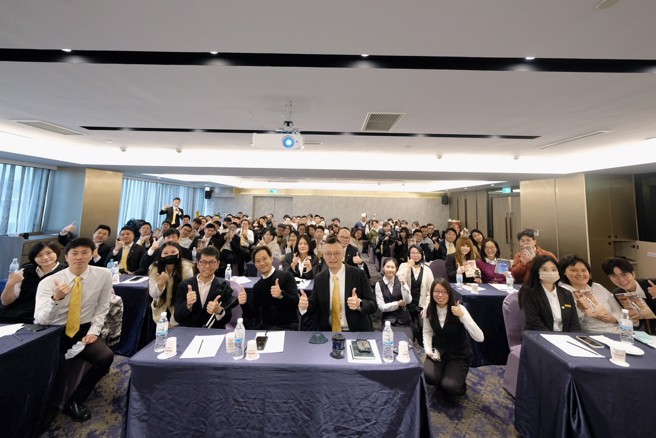 吴泰谚与合作伙伴目前旗下已有4间加盟店，预计明年再开2间加盟店，服务更多客户。（图片来源：永庆房产集团）