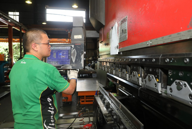 中小企業也加入減碳行列，是製造部門淨零的關鍵。圖為參加「永進1＋N」的供應商、添鼎興業的生產現場。（圖／遠見提供）