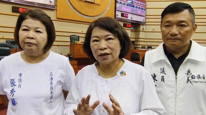 嘉义市铁路高架化配合款暴增至48.2亿，市长黄敏惠（中）重批中央开「芭乐票」。（廖素慧摄）