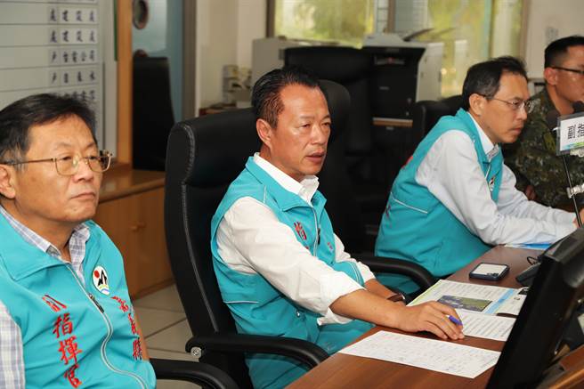 小犬颱风来袭，嘉义县长翁章梁召开防灾整备会议。（嘉义县政府提供／廖素慧嘉县传真）