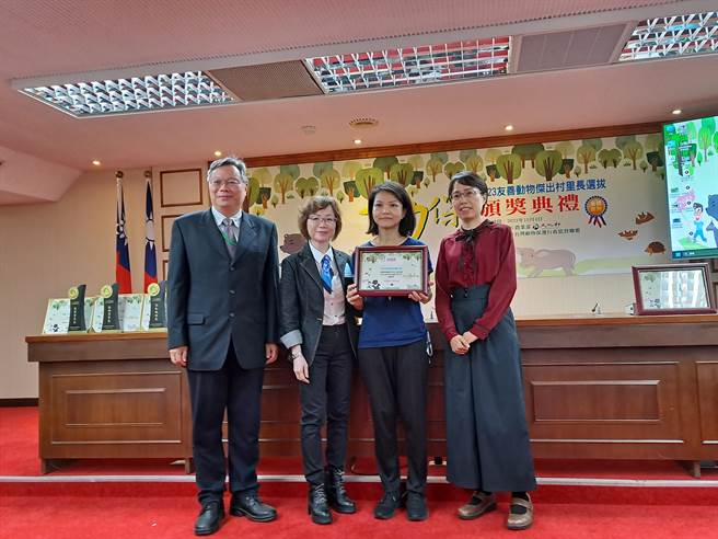 新北市動保處推展友善動物村里長榮獲動保機關獎。（新北市動保處提供）