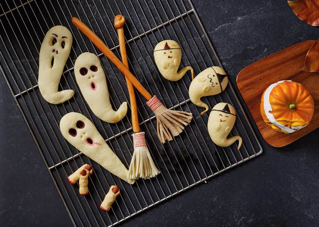 因应万圣节来临，「普诺麵包坊」推出多款捣蛋、搞怪的节庆应景商品，铜板价49元起。（普诺麵包坊提供）