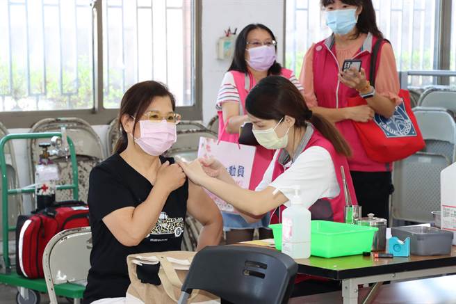 苗栗县府宣布揭示流感疫苗厂牌。（苗栗县政府提供／李京升苗栗传真）