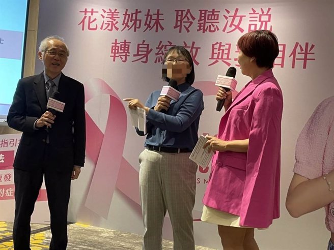 今年48歲林小姐（中）2009年確診乳癌，抗癌多年以為擺脫病魔，2021年右眼突不能動，竟是罕見乳癌復發，她積極治療盼圓夢看女兒畢業。（鄭郁蓁攝）