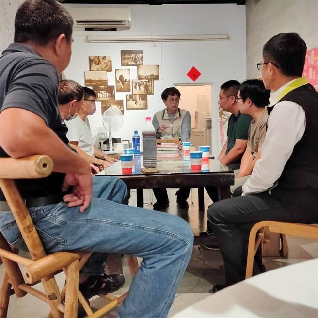 副市長趙卿惠(中)今天聽取第一線民宿業者因應國慶連假人流的防疫建議。(台南市政府提供／曹婷婷台南傳真)