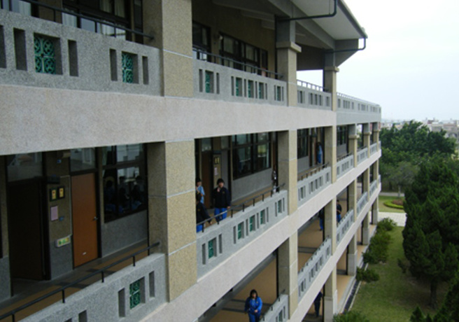 以閩南語為例，金門高中坦承在缺乏準備時間，以備齊師資的情況下，只能申請延後一年施行。（圖/遠見提供）