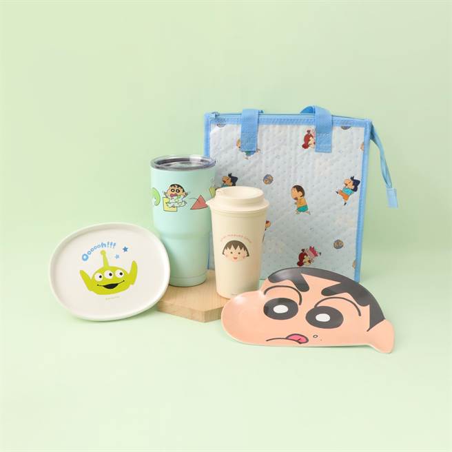 日本卡通、迪士尼等热销精品norns进驻京站B1 Q小路，限时史努比及蜡笔小新指定商品享有特价。（京站提供／朱世凯台北传真）