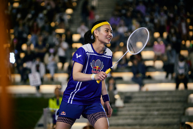 羽球爱好者报名参与Red Bull斗拍赛事，就有机会在明年2月跟戴资颖在球场上对打羽球三对三。（图为首届斗拍赛事现场，Red Bull提供）