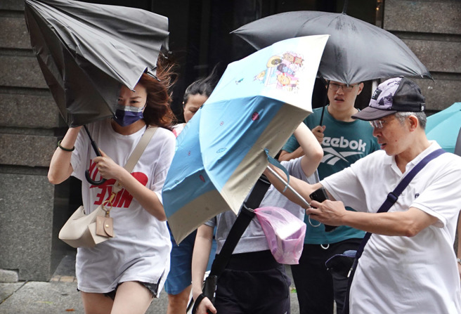 未入小犬颱风陆上警戒范围，北北基桃5日正常上班上课。（示意图／资料照、姚志平摄）