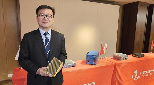 宸曜预计11月转上柜，图为宸曜董事长高明和。图／宸曜提供