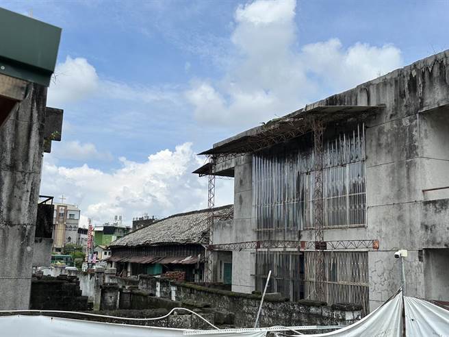 屏东潮州日式建筑文化园区自2019年开馆后，成为潮州镇上最佳的展览场地，目前申请展出的檔期已排到明年底，为此，公所近日计画再争取2亿经费，修缮其他8栋建筑，提高展览量能。（谢佳潾摄）