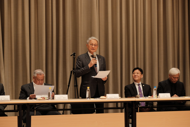 台企聯會長李政宏（右二）今日拜訪工商協進會，工商協進會理事長吳東亮（左二）於會上致詞。（圖／台企聯提供）