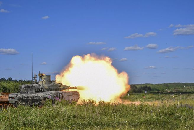 T-90M主力坦克最近开始接收一种新型「海魂衫」（3VOF128 Telnik）高爆弹。（Rostec）
