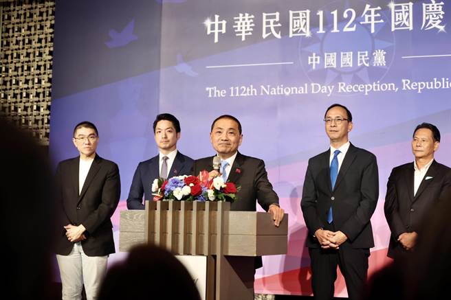 侯友宜指出，这几年看到国庆日变成「Taiwan National Day台湾国庆日」，用消费中华民国来走台独的路线，这是身为中华民国的捍卫者所不能容忍的。（侯友宜竞选办公室提供）