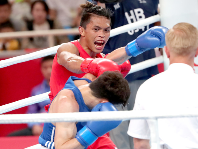 「排灣族戰士」賴主恩在杭州亞運拳擊男子63.5公斤級奪下銀牌。（鄭任南攝）