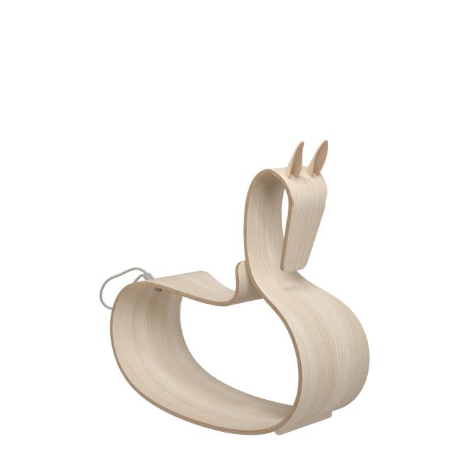 结合雕塑艺术的热塑曲木摇摇马Rocking Horse。( Fritz Hansen提供／古明弘台北传真）