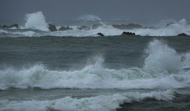 小犬颱风扑向兰屿，气象站测得17级以上阵风，达强烈颱风等级。（资料照）