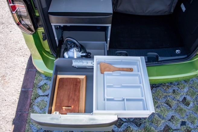 櫥櫃可收納餐廚具。（陳大任攝）