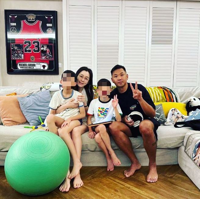 范瑋琪曬出全家福感謝黑人。（圖／擷取自范瑋琪IG）