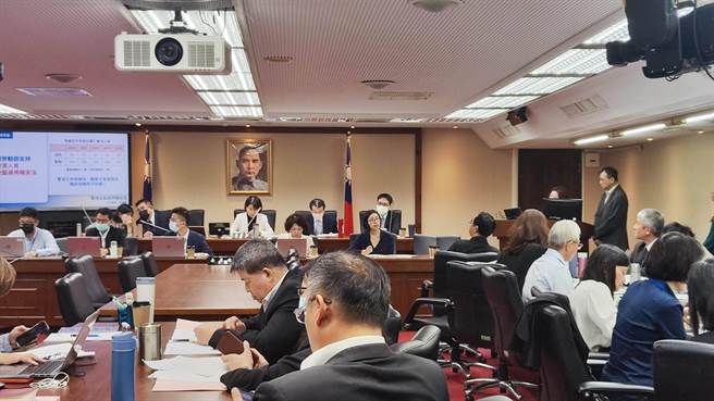 立法院社會福利及衛生環境委員會今天審議勞動部預算案。（林良齊攝）