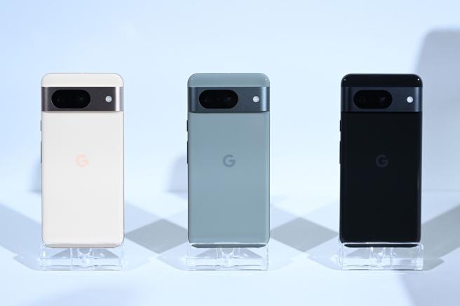 Goolge Pixel 8 推出玫瑰粉、雾灰色、曜石黑共3款顏色，建议售价2万4900元起。( Google提供／古明弘台北传真）