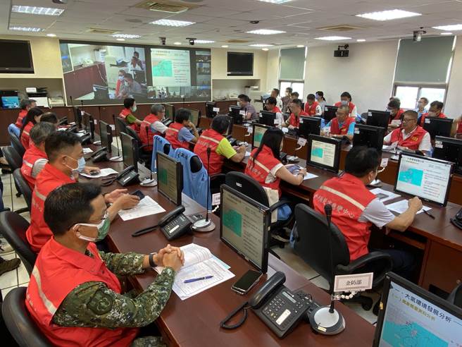 金门县政府考量颱风路径、强度持续变化，灾害应变中心将于今日下午4点提升至二级开设。(资料照片／于家麒摄)