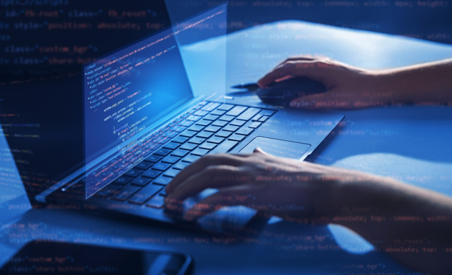 公司要求工程师要会一堆技能，但开的薪资却比文书行政还低。（图／shutterstock）