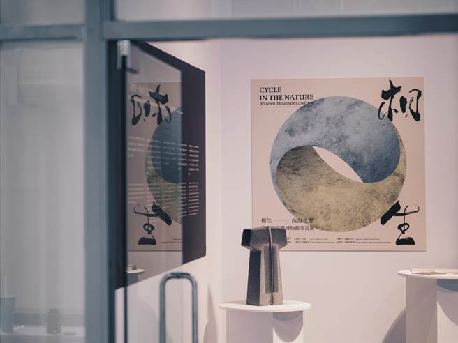 花蓮縣文化局石雕博物館2樓展區，即日起展出近20件在地藝術家精湛的石雕作品，以「相生」為主題，透過石材創作反思與土地之間的關係。（花蓮縣文化局提供／羅亦晽花蓮傳真）