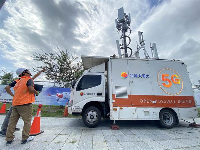 台灣大優化近千台基站，擴充10倍傳輸量，民眾分享國慶焰火零時差。（台灣大提供）