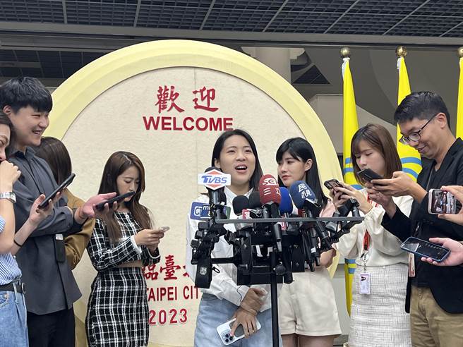 国民党台北市议员徐巧芯提出关键录音，直指前海军顾问郭玺为接下潜舰国造标案，向韩国顾问团队泄露造舰机密。（蔡宗颖摄）