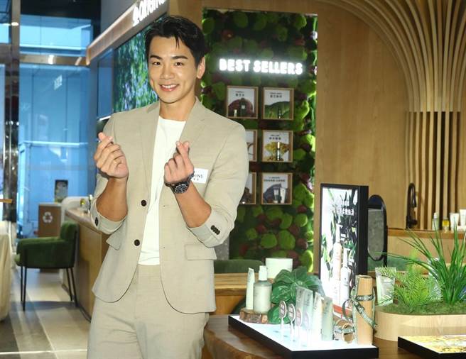 禾浩辰和吴品洁热恋中，大方分享２人甜蜜生活。（粘耿豪摄）